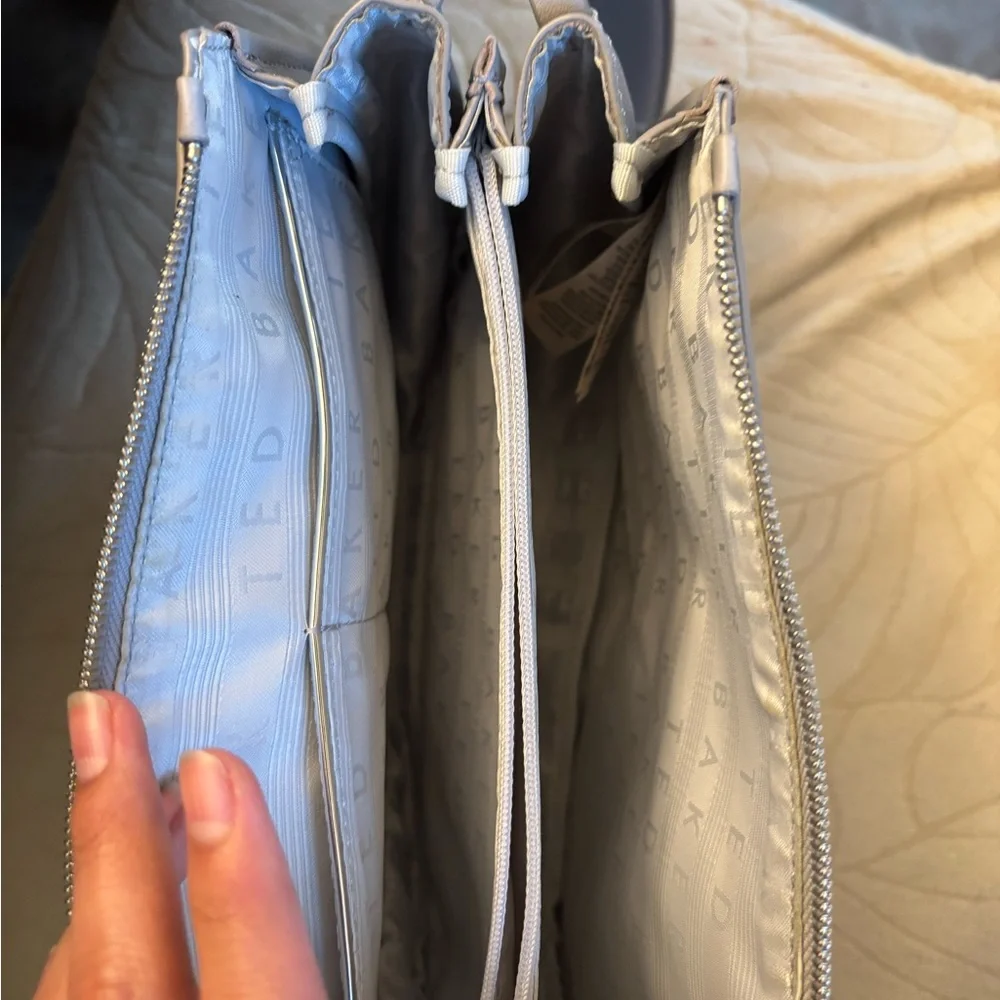 HEATHERR CURVED LEATHER CROSSBODY BAG❗️- SOLD TO WANDAHUGGINS66 - Picture 16 of 16